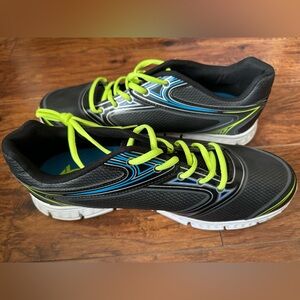 New Athletech size 13 men’s shoes